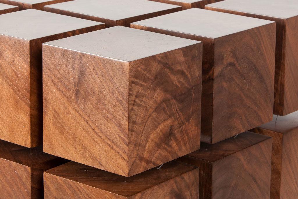 Стол из левитирующих кубов Float Table