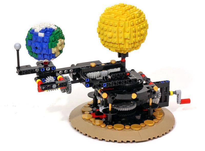20717 Модель Земли, Луны и Солнца из LEGO