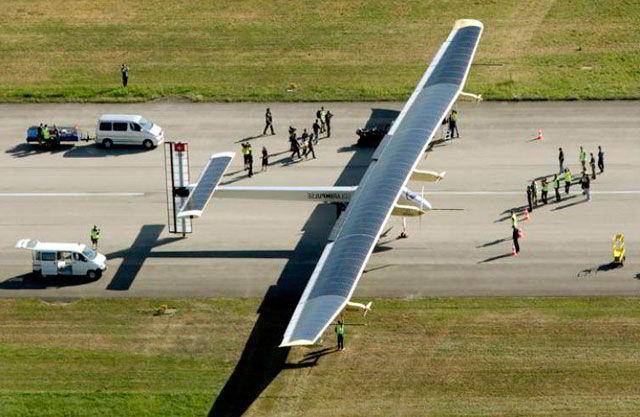 Самолёт на солнечных батареях