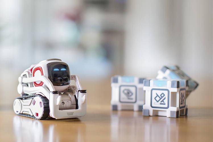 Игрушечного робота Cozmo сможет запрограммировать любой желающий