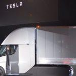 43754 Отставному дальнобойщику не понравилась Tesla Semi (4 фото + 2 видео)