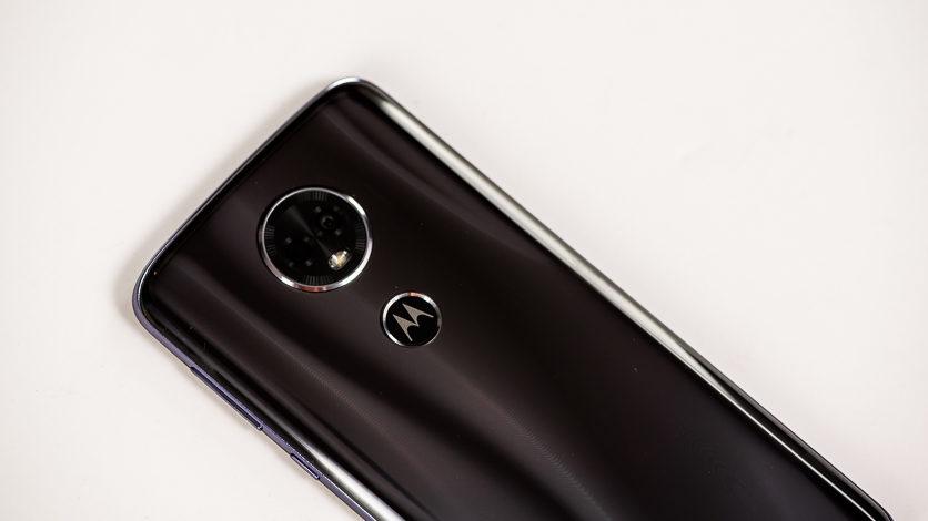 Описание смартфона Motorola moto E5 plus