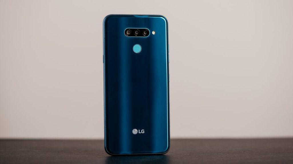 Описание смартфона LG Q60