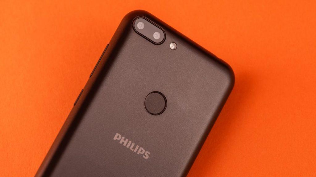 Описание смартфона Philips S561
