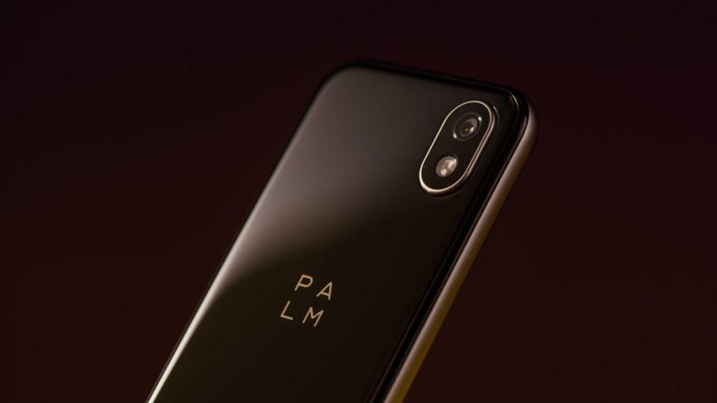 Описание крошечного смартфона Palm Phone