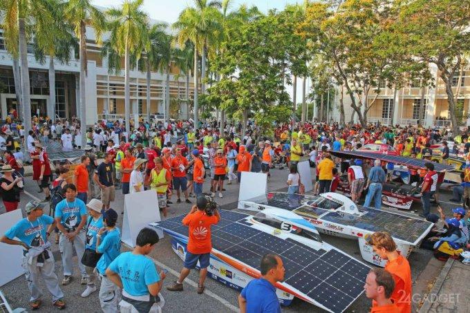 В Австралии стартовали гонки машин на солнечных батареях (27 фото + 2 видео)