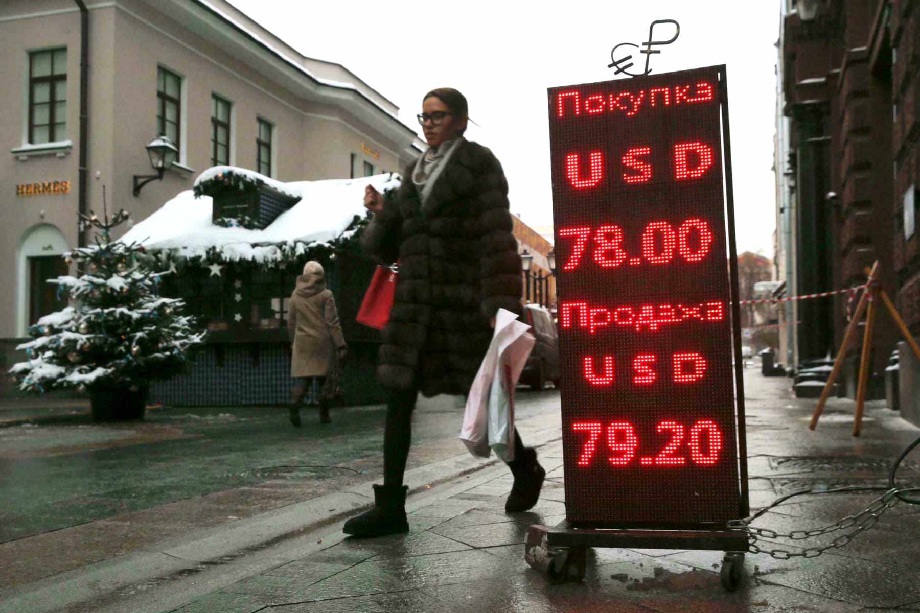 С 1 февраля все рублевые деньги обесценятся и полностью сгорят