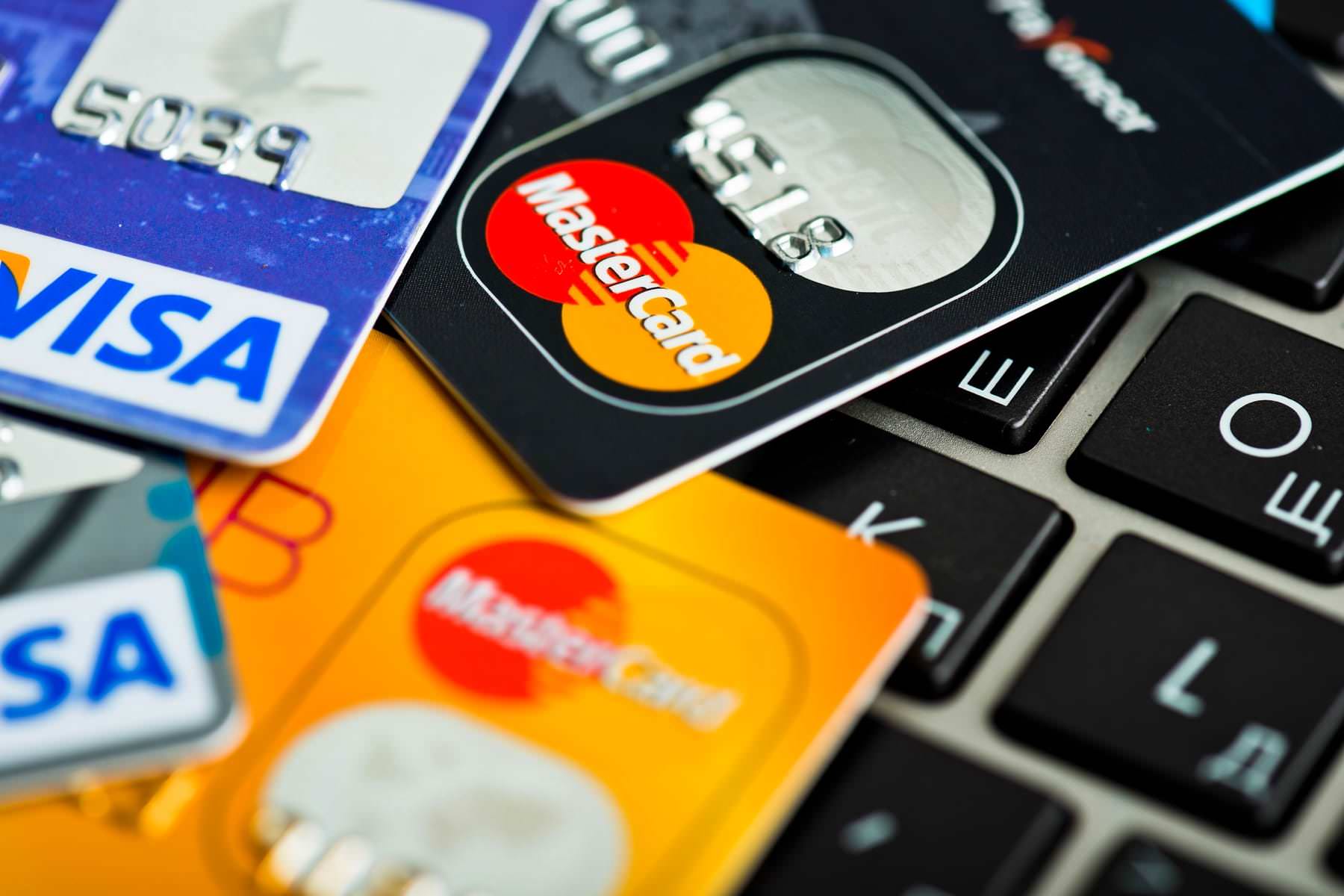 66907 С 6 марта банковские карты MasterCard и Visa от всех российских банков перестали работать